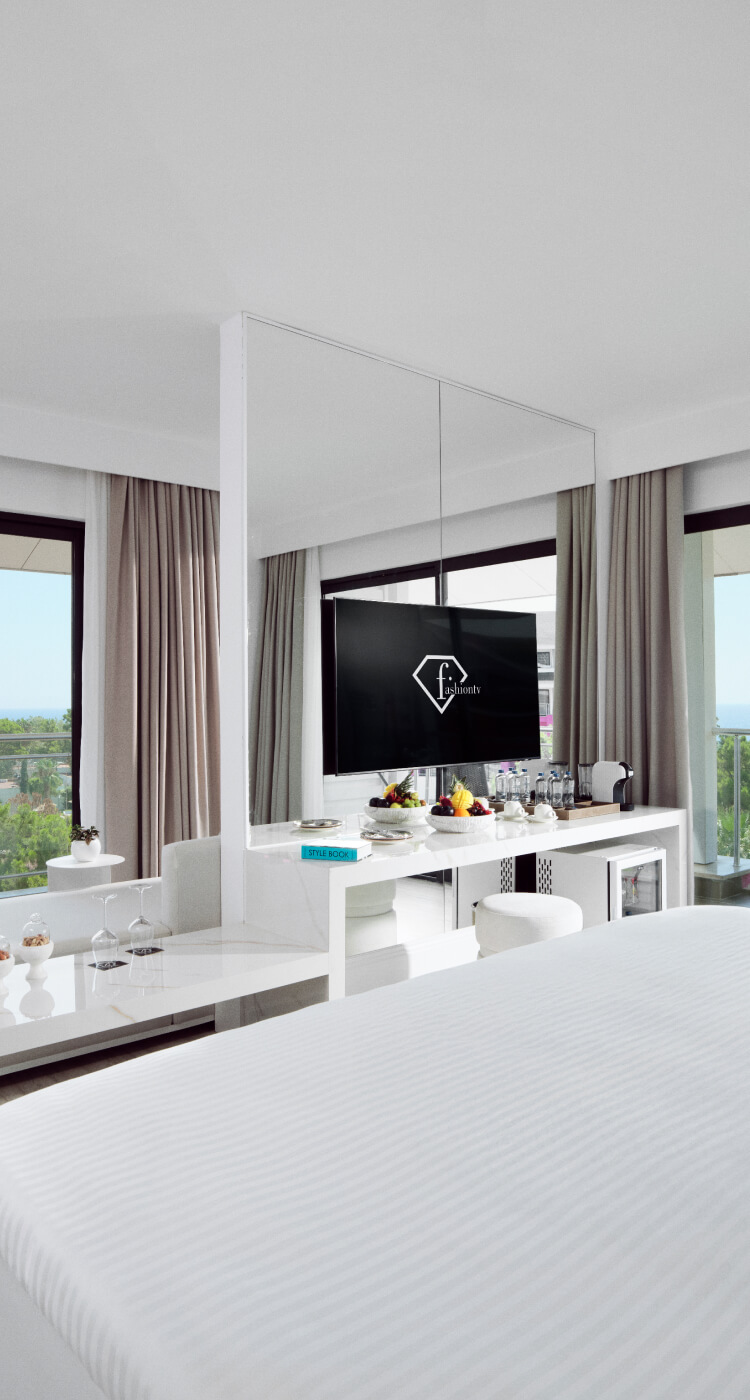 Pearl Corner Room 2