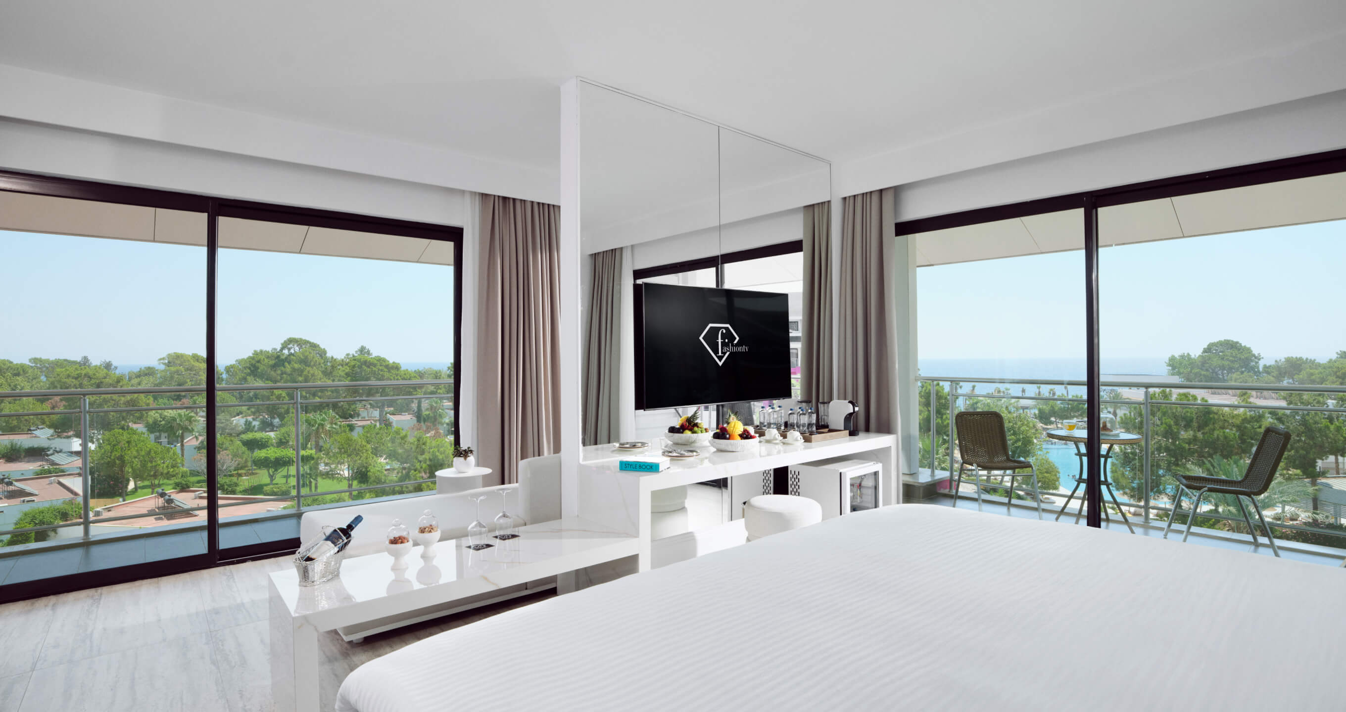 Pearl Corner Room 3