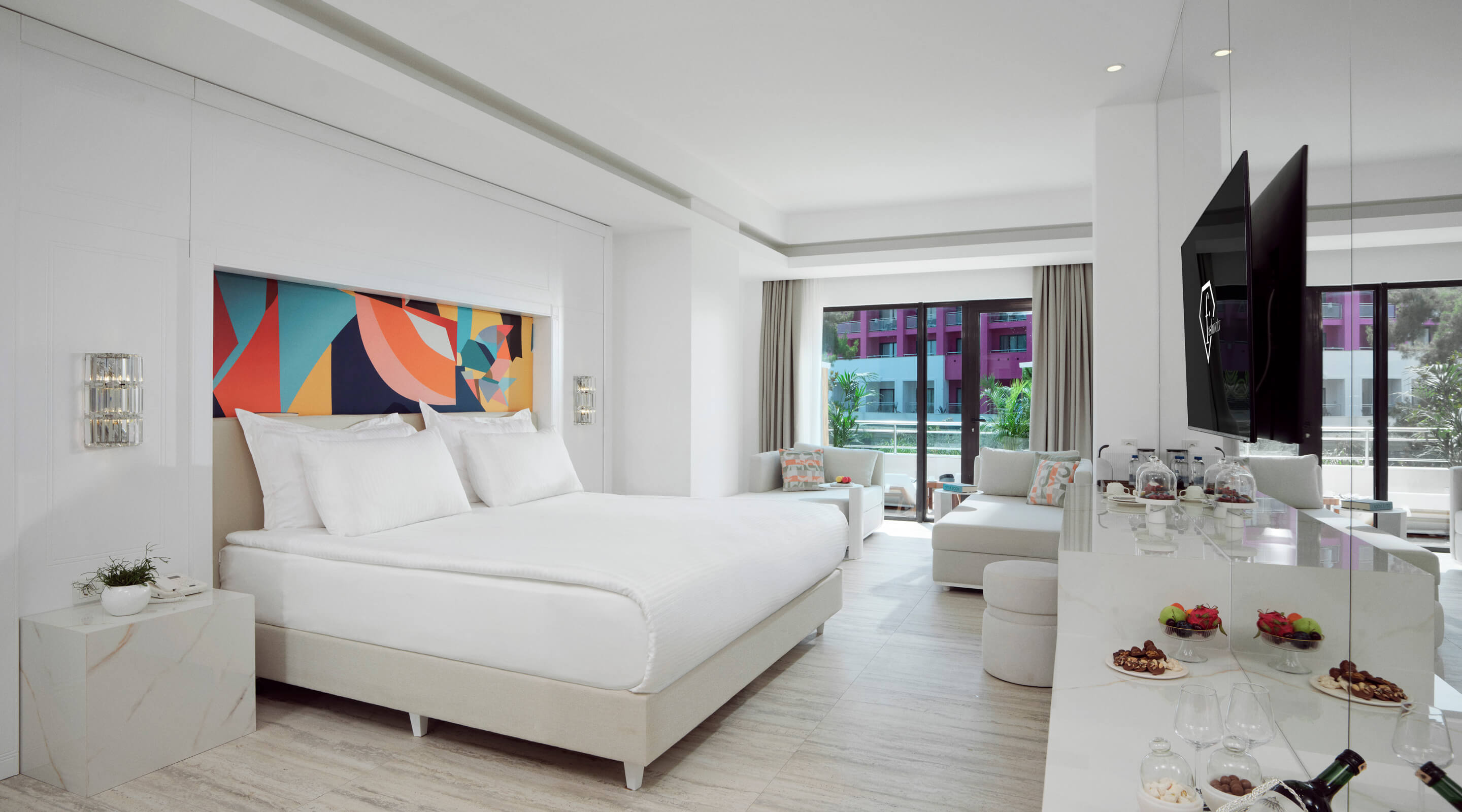 Pearl Large Room